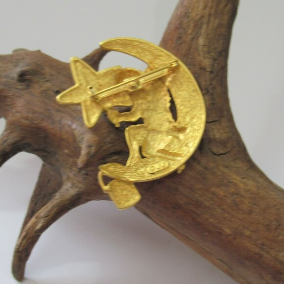 Vintage Gold Angel On Moon Painting Star Pin Brooch Signed J.J. Jonette - Picture 3 of 8